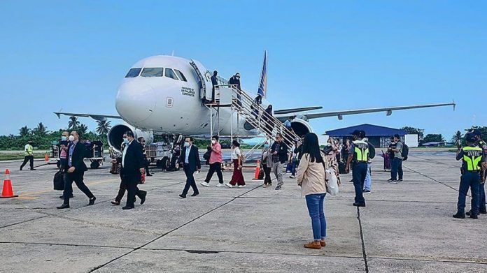 The PAL Express PR 2487 flight upon arriving at the Sanga-sanga Airport in Bongao, Tawi-Tawi on Thursday (9 June 2022). MindaNews photo by FERDINANDH CABRER