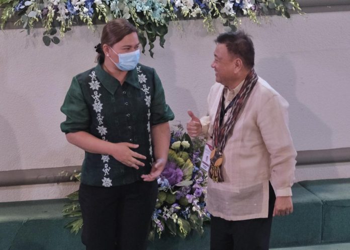 Reelected Davao City 3rd District Representative Isidro Ungab chats with Vice President-elect Sara Duterte during the oath taking and inauguration of newly-elected officials of Davao City and the House of Representatives at the session hall of the Sangguniang Panlungsod (SP) on Monday afternoon. Ungab vowed to make all necessary services available and easily accessible to his constituents in the third district of Davao City. Edge Davao