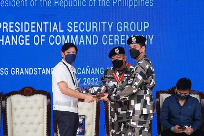 A memento is presented to President Ferdinand “Bongbong” Marcos Jr. by incoming PSG commander Col. Ramon Zagala and outgoing commander Brig. Gen. Randolph Cabangbang, during the Change of Command Ceremony of the Presidential Security Group (PSG) at the PSG Grandstand in Malacañang Park, July 4, 2022. OFFICE OF THE PRESIDENT