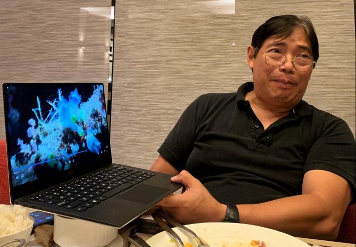 Lawyer Julito Sarmiento shows from his laptop the marine life that inhabits in the corals of Paradise Reef during a presser in Davao City on Wednesday night. Sarmiento, legal counsel for the Rodriguez family that owns Paradise Island Park and Beach Resort, said the family will continue to fight for the realignment of the proposed Samal Island-Davao Connector to save the Paradise Reef, which according to them will be affected greatly by the building of the bridge. Edge Davao