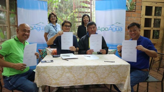 Davao City Third District Representative Isidro Ungab, Davao City Water District General Manager Mildred Aviles, and Apo Agua Operations head Shake A. Tuason grace the turn over of 2,200 meters water pipelines from Apo Agua Infrastuctura, Inc. to Barangay Tawantawan. Also present during the event are Apo Agua Project Manager Dorcas Ho, Tawantawan Barangay Kagawad Jimmy Enoch, and Third District Councilor Alberto Ungab. Contributed photo