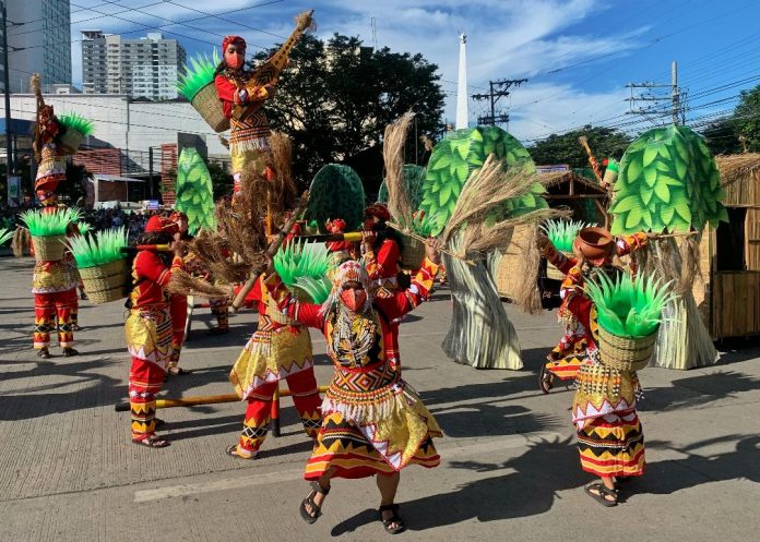 Bernardo Carpio National High School bests four other schools to win this year's Indak-Indak sa Kadayawan Davao City School-based category. Edge Davao