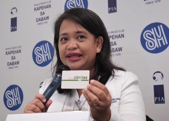 Dr. Maria Theresa Bad-Ang, chair of the Renal Transplant Section of Nephrology of the Southern Philippines Medical Center (SPMC), shows an organ donor card during this week's Kapehan sa Dabaw at SM City Davao. Bad-ang said SPMC is strengthening deceased organ donation not only to stop the selling or buying of organs from the living but to give a legacy after the death of the donor as well. Edge Davao