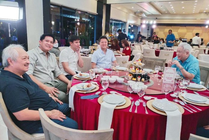 Basketball legend Jerry Codinera (2 nd from left), the husband of Mary Jean D. Codinera, fast-rising basketball coach Charles Tiu (third from right), a member of the Discovery Shores Famil, and Mr. Antonio Domingo (setting from left), President Santos Land Development Corp. also graced the event.
