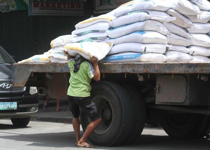 A porter unhauls a sack of commercial rice in front of an establishment along Monteverde Street in Davao City over the weekend. The National Food Authority (NFA) has announced it is planning to import over 330,000 metric tons (MT) of rice to replenish the country’s buffer stock. LEAN DAVAL JR.