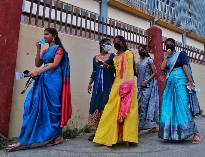 Indian female medical students are seen wearing colorful saree dresses while on their way to a cultural gathering at the University of Southeastern Philippines (USeP) in Bo. Obrero, Davao City on Sunday afternoon. LEAN DAVAL JR.