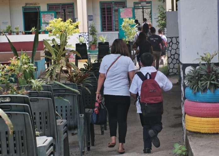 Parents bring their children to school in Ecoland, Davao City in this undated photo. School Year 2023-2024 for public schools starts on August 28, 2023, and will end on June 28, 2024, according Department of Education (DepEd 11) spokesperson Jenielito Atillo. LEAN DAVAL JR.