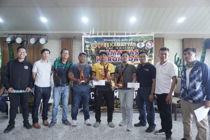 CHESS CHAMPION. John Gerald Acedo of Davao City (3rd from left) ruled the 9th Kamatyas FIDE Rated Rapid Chess Invitational tournament at the Ace Center Point in Koronadal City, South Cotabato on June 17, 2023. From left are Joselito Dormitorio, Jayson Salubre (2nd runner-up), John Christian Lesaca (3rd), IM Roderick Nava, Mark John Centillo and International Arbiter Ricky Navalta. (Contributed photo)