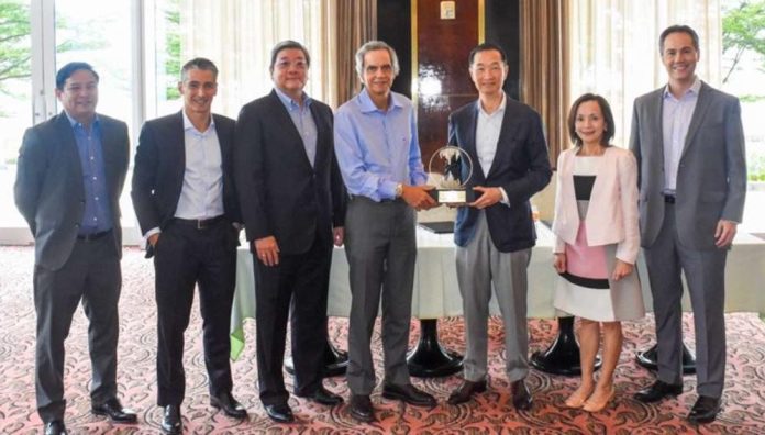 ICTSI and Metrobank close a USD750 million six-year loan term facility to fund the port operator’s expansion. In photo (from left): ICTSI VP and Treasurer Arnie Tablante; ICTSI EVP, Chief Compliance Officer and Chief Sustainability Officer Christian Gonzalez; Metrobank President Fabian Dee; ICTSI Chairman and President Enrique Razon Jr.; Metrobank Chairman Arthur Ty; Metrobank Institutional Banking Sector Head Mylene Caparas; and Metrobank Corporate Banking Group Head Anton Yap.