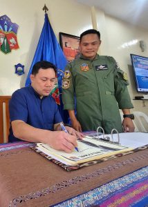 Senator Mark Villar signs the guest book while Col. Peter George Gelicae, PAF (MNSA) looks on upon the former's arrival at the Technical Operation Group Wing of the Philippine Air Force at the old Davao airport in Sasa, Davao City on Thursday. Villar, a former secretary of the Department of Public Works and Highways (DPWH) during former president Rodrigo Duterte’s administration, expressed optimism that the Samal Island-Davao City (SIDC) Connector Project will be realized. LEAN DAVAL JR