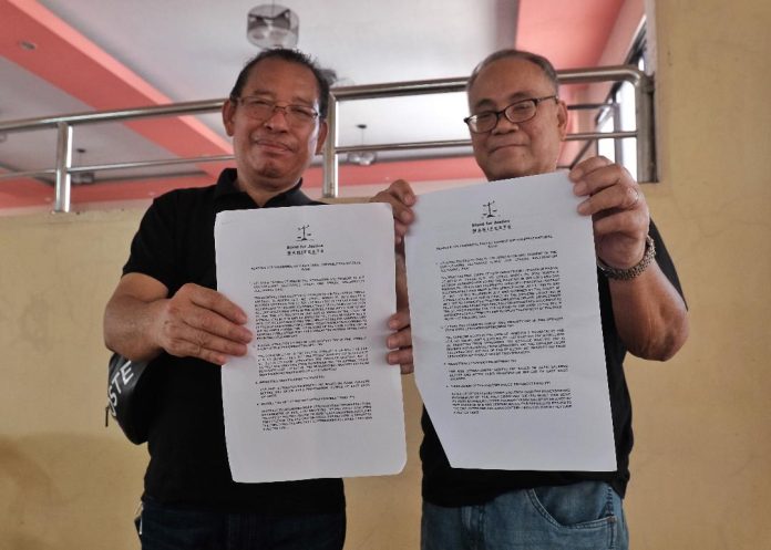 Former Philippine National Bank (PNB)-Davao first vice president Nicardo Leopoldo (right), together with former PNB-Davao Region lawyer Atty. Tom Sentillas, shows the group of PNB retirees' manifesto for the nationwide simultaneous rallies against the bank on Tuesday. At least 70 retirees of the Philippine National Bank (PNB) in Davao Region staged a protest as part of the nationwide rallies of all PNB retirees to air their issues and grievances against the bank. LEAN DAVAL JR