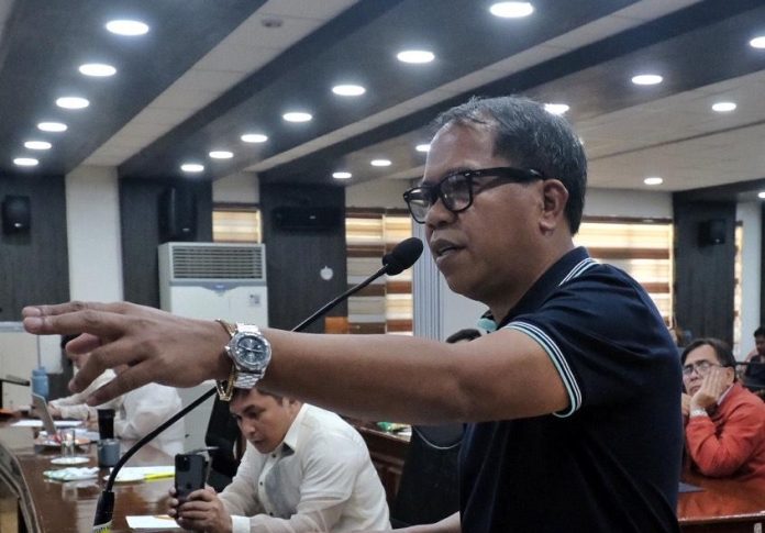 Department of Public Works and Highways 11 (DPWH 11) spokesperson Dean Ortiz makes a presentation on the updates of the big ticket projects that are being undertaken in Davao City before the City Councilors during a special session on Friday. LEAN DAVAL JR