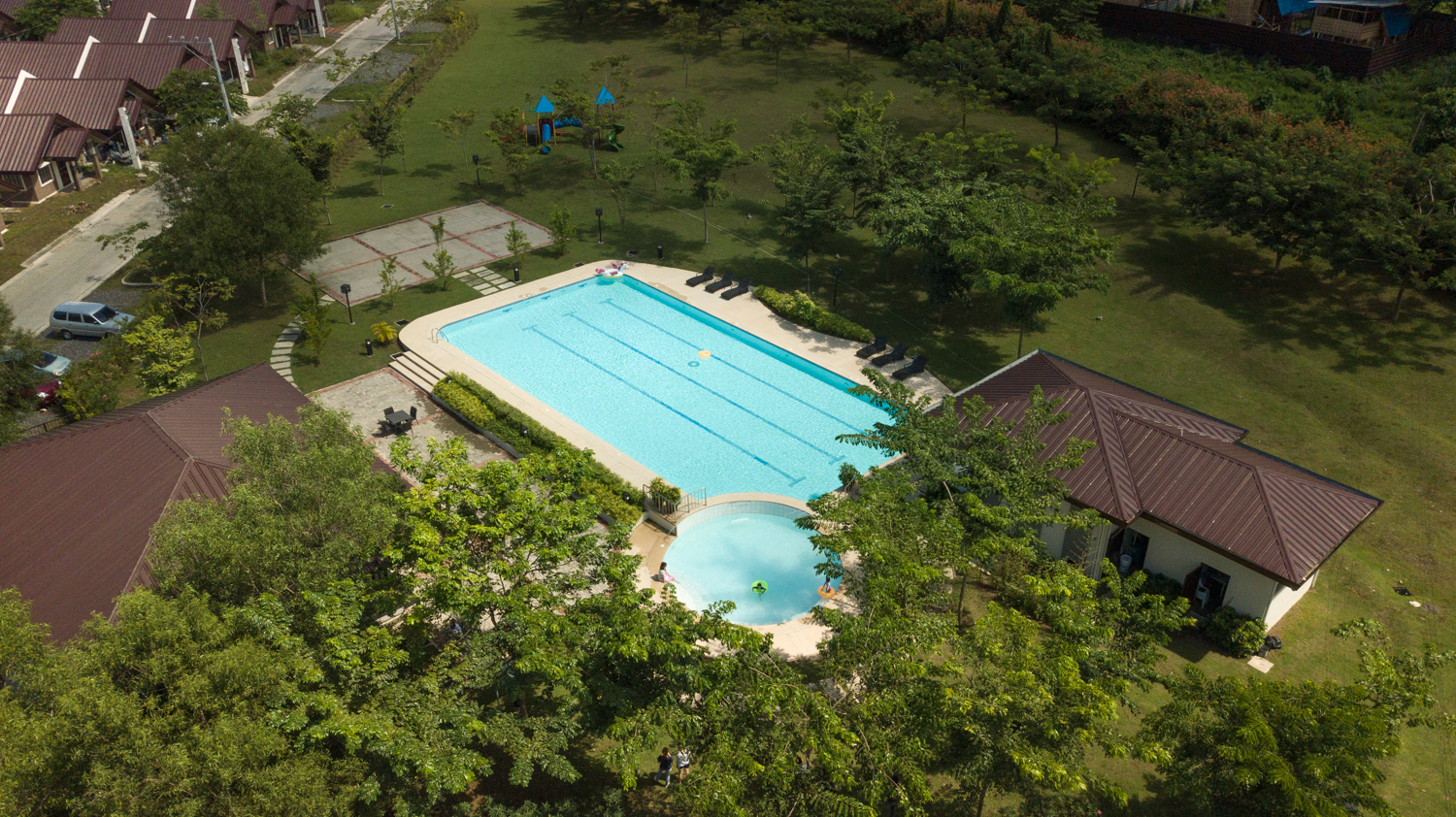 Narra Park Residences’ expansive park and family-friendly amenities highlight open spaces and lush greeneries, a signature component in every Alsons Dev project 