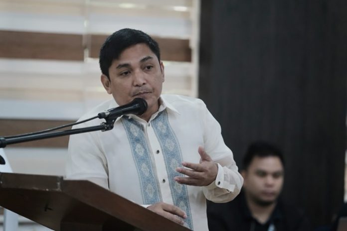 Councilor Diosdado Angelo Mahipus Jr. asks Councilor Javi Campos III to address the speculations that the latter will be switching political party in the upcoming 2025 midterm election. LEAN DAVAL JR