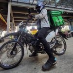 A delivery rider arrives to pick up an order at a restaurant in Matina Aplaya, Davao City. Councilor Myrna Dalodo-Ortiz, chair of the Committee on Finance and the Committee on Trade and Industry, promised to resolve the delivery riders’ plea to be exempt from business permits before the year ends. LEAN DAVAL JR